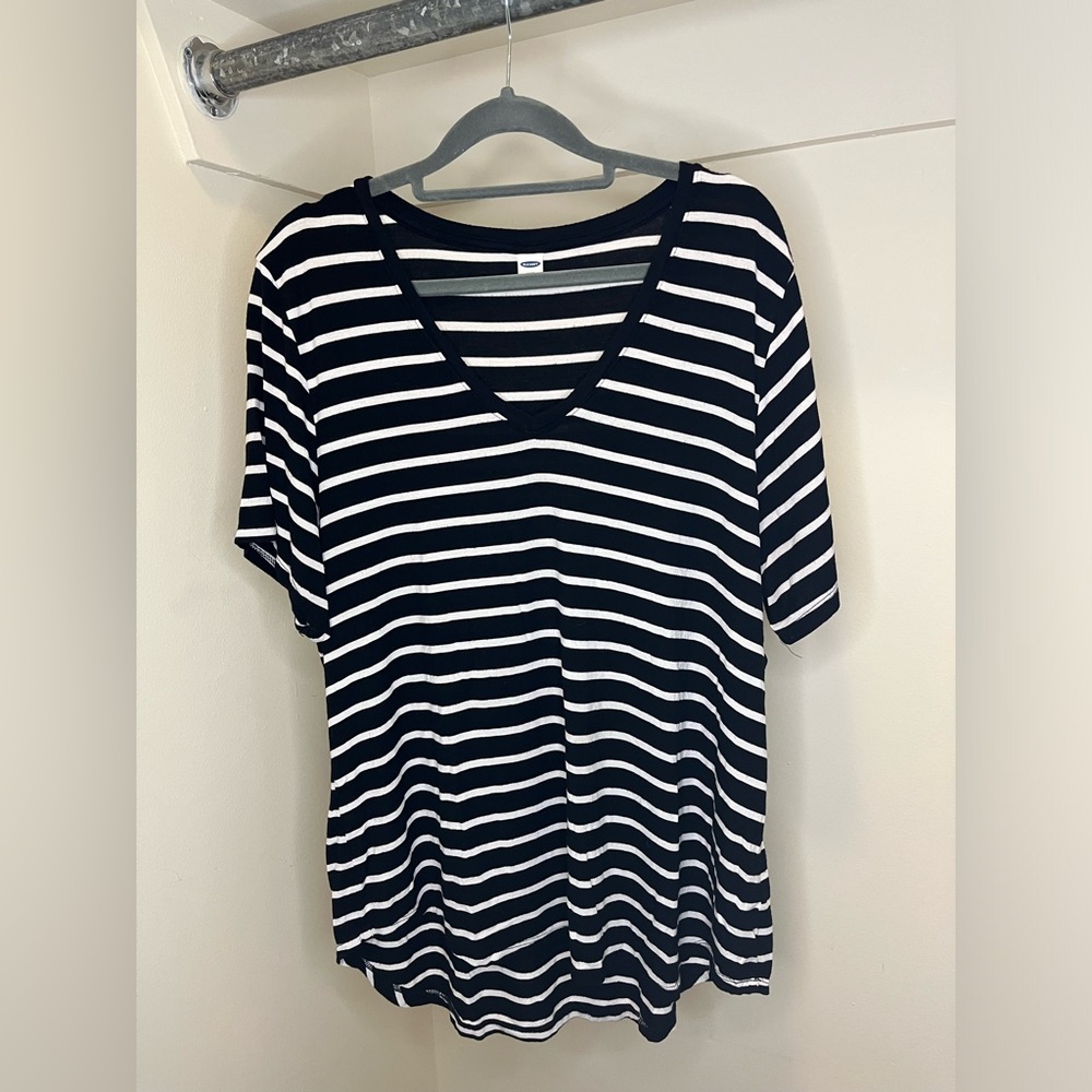 Old Navy Women’s Size XL Luxe Black and White Striped Tee